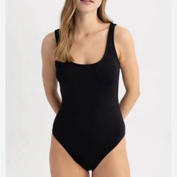 Jantzen Other - Jantzen Solid Black U-Neck Chlorine Resistant 1-Piece Swimsuit NWT Size 10
